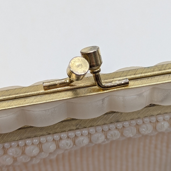 Vintage Cream Gold Small Adjustable Strap Clutch Purse - Picture 4 of 10